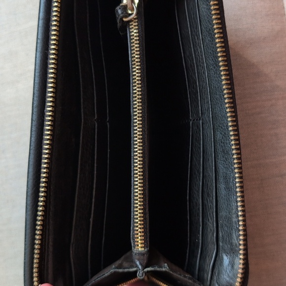Chloe Elise Long Twist Lock Black and Gold Leather Wallet - Picture 7 of 12